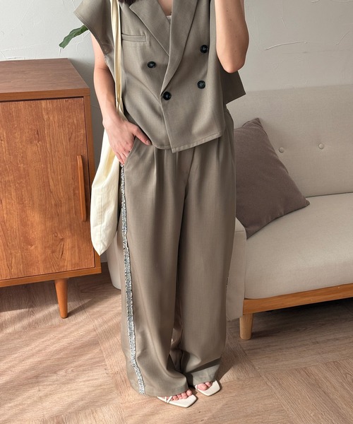 MUHET(ミュエータ)の「【set up可能】side glitter line slacks / サイドグリッターラインスラックスパンツ(スラックス・レディース・ベージュ/ブラック・MEDIUM/LARGE/SMALL)」の14枚目の写真