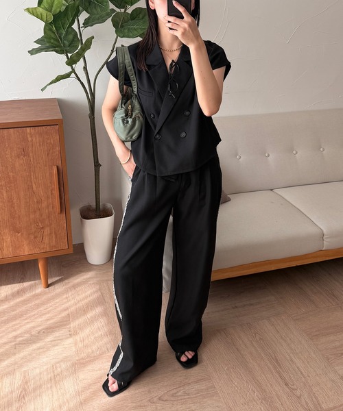 MUHET(ミュエータ)の「【set up可能】side glitter line slacks / サイドグリッターラインスラックスパンツ(スラックス・レディース・ベージュ/ブラック・MEDIUM/LARGE/SMALL)」の4枚目の写真