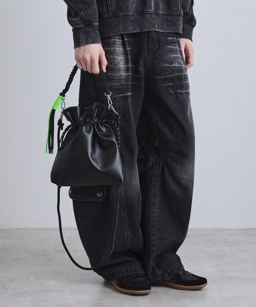 tk.TAKEO KIKUCHI（ティーケータケオキクチ）の「ADAMPATEK 別注 アソート巾着ショルダーバッグ（ショルダーバッグ・メンズ・ブラック系/ブラック/ブラック系5/ダークブラウン系5・00）」の11枚目の写真