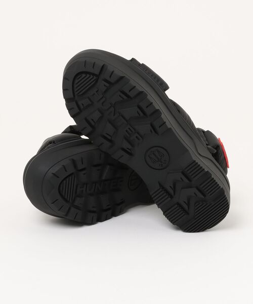 HUNTER(ハンター)の「ユニセックス シティ リベル パフド クロスオーバー サンダル(サンダル・レディース・ブラック/オフホワイト・UK8/UK7/UK6/UK5/UK4/UK3/UK9)」の10枚目の写真