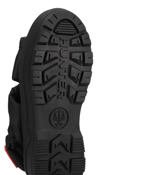 HUNTER(ハンター)の「ユニセックス シティ リベル パフド クロスオーバー サンダル(サンダル・レディース・ブラック/オフホワイト・UK8/UK7/UK6/UK5/UK4/UK3/UK9)」の7枚目の写真