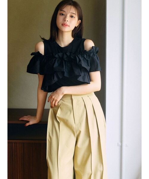 TONAL（トーナル）の「マルチWAYフリルトップス（Tシャツ/カットソー・レディース・ブラック/グレー/ブラウン・MEDIUM）」の5枚目の写真