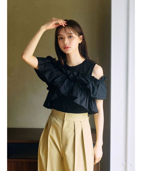 TONAL（トーナル）の「マルチWAYフリルトップス（Tシャツ/カットソー・レディース・ブラック/グレー/ブラウン・MEDIUM）」の6枚目の写真