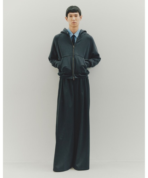 Juha(ユハ)の「CROP ZIP HOODIE(パーカー・メンズ・ブラウン/ブラック/チャコールグレー・3/4)」の4枚目の写真
