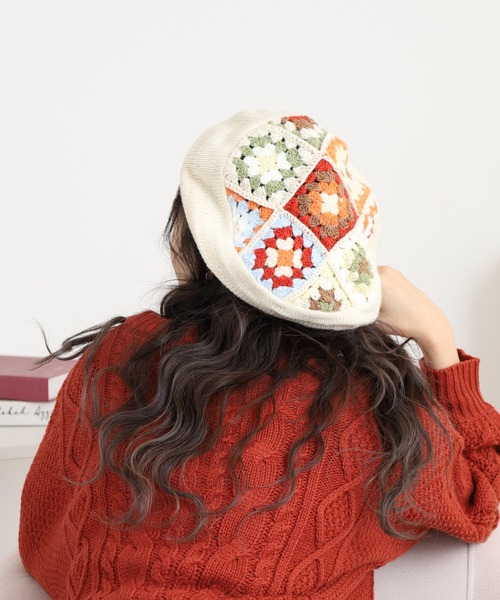 Sense of Grace（センスオブグレース）の「フラワーモチーフ　ニットベレー（ハンチング/ベレー帽・レディース・ブラック/アイボリー・FREE）」の2枚目の写真