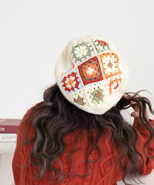 Sense of Grace（センスオブグレース）の「フラワーモチーフ　ニットベレー（ハンチング/ベレー帽・レディース・ブラック/アイボリー・FREE）」の5枚目の写真