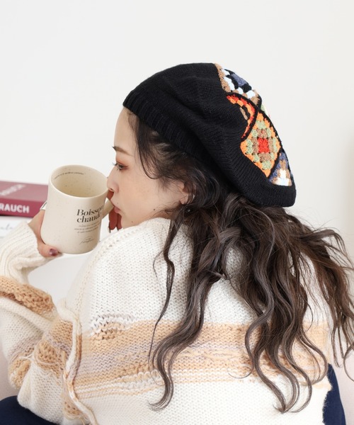 Sense of Grace（センスオブグレース）の「フラワーモチーフ　ニットベレー（ハンチング/ベレー帽・レディース・ブラック/アイボリー・FREE）」の8枚目の写真