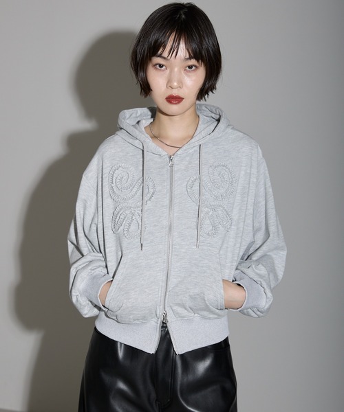 セール】ギャザーフリルモチーフ ショート丈ダブルジップパーカー