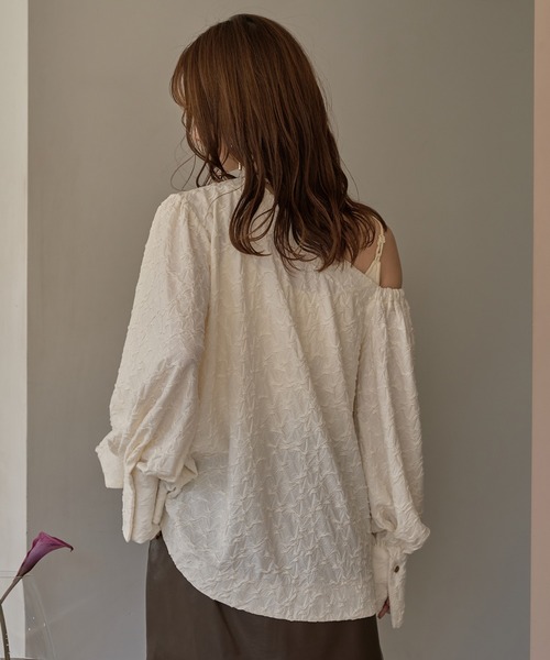 mideal(マイディール)の「deformation one shoulder blouse / デフォメーションワンショルブラウス(シャツ/ブラウス・レディース・アイボリー/ブラウン・FREE)」の11枚目の写真