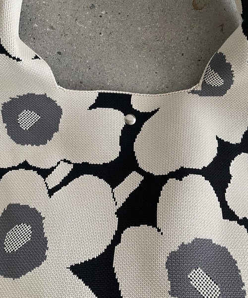 210nouve（トゥージュヌーブ）の「花柄 ニット トートバッグ（トートバッグ・レディース・ピンク/アイボリー/ブラック/ベージュ・FREE）」の8枚目の写真