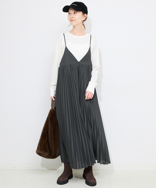 SLOBE IENA(スローブイエナ)の「パウダリーサテンプリーツキャミワンピース(ワンピース・レディース・カーキ/ブラック系その他・FREE)」の6枚目の写真