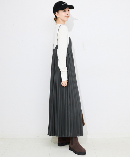 SLOBE IENA(スローブイエナ)の「パウダリーサテンプリーツキャミワンピース(ワンピース・レディース・カーキ/ブラック系その他・FREE)」の8枚目の写真