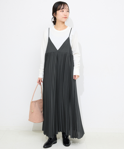 SLOBE IENA(スローブイエナ)の「パウダリーサテンプリーツキャミワンピース(ワンピース・レディース・カーキ/ブラック系その他・FREE)」の18枚目の写真