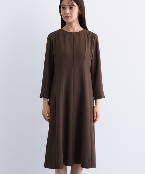 INDIVI（インディヴィ）の「【洗える／UVケア】ジョーゼットフレアワンピース（ワンピース・レディース・ネイビー/ダークブラウン・03/05/13/15 /19/36/38/40）」の4枚目の写真
