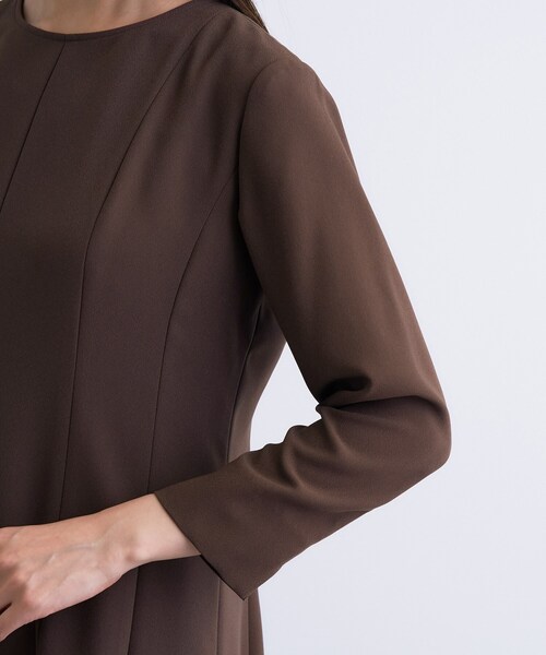 INDIVI（インディヴィ）の「【洗える／UVケア】ジョーゼットフレアワンピース（ワンピース・レディース・ネイビー/ダークブラウン・03/05/13/15 /19/36/38/40）」の3枚目の写真