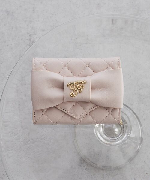 Maison de FLEUR（メゾンドフルール）の「キルティングFリボン