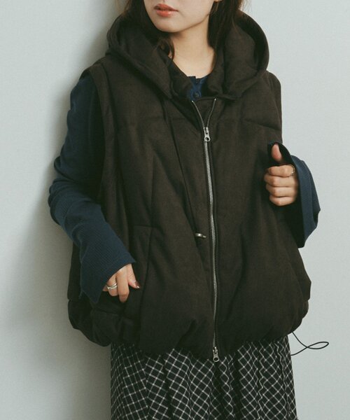 Kastane（カスタネ）の「フェイクスウェード中綿ベスト（ベスト・レディース・ブラック/アイボリー/ブラウン・FREE）」の3枚目の写真