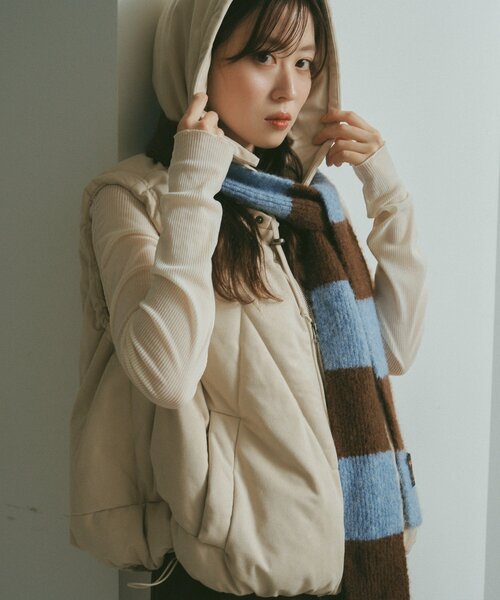 Kastane（カスタネ）の「フェイクスウェード中綿ベスト（ベスト・レディース・ブラック/アイボリー/ブラウン・FREE）」の6枚目の写真