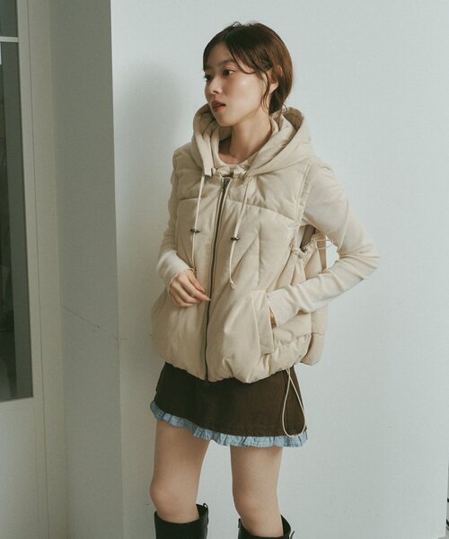 Kastane（カスタネ）の「フェイクスウェード中綿ベスト（ベスト・レディース・ブラック/アイボリー/ブラウン・FREE）」の9枚目の写真