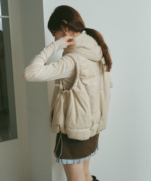 Kastane（カスタネ）の「フェイクスウェード中綿ベスト（ベスト・レディース・ブラック/アイボリー/ブラウン・FREE）」の11枚目の写真