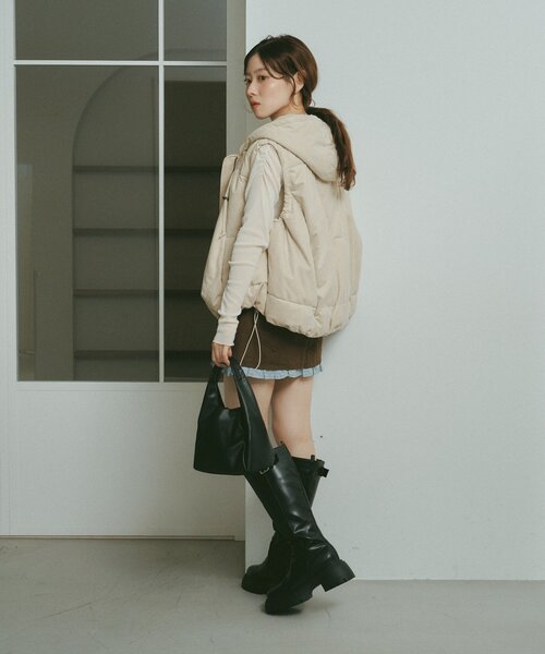 Kastane（カスタネ）の「フェイクスウェード中綿ベスト（ベスト・レディース・ブラック/アイボリー/ブラウン・FREE）」の15枚目の写真