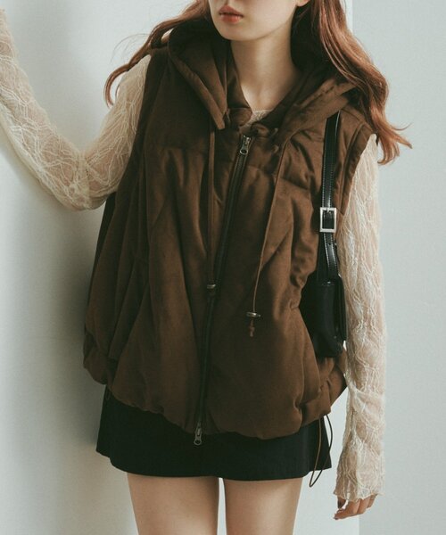 Kastane（カスタネ）の「フェイクスウェード中綿ベスト（ベスト・レディース・ブラック/アイボリー/ブラウン・FREE）」の4枚目の写真