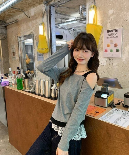 almo（アルモ）の「【portulaca】アンサンブル風ワンショルロンTee（Tシャツ/カットソー・レディース・グレー/ネイビー・FREE）」の3枚目の写真