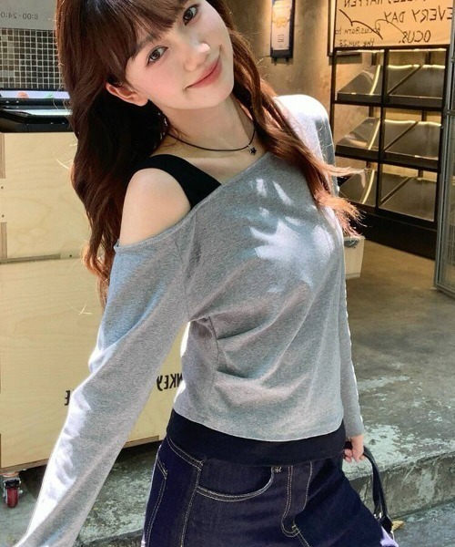 almo（アルモ）の「【portulaca】アンサンブル風ワンショルロンTee（Tシャツ/カットソー・レディース・グレー/ネイビー・FREE）」の13枚目の写真