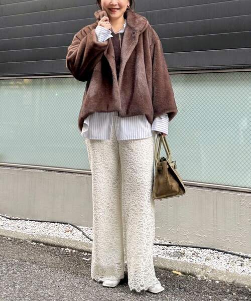 NOLLEY’S Sophi（ノーリーズソフィ）の「ECOPELフェイクファーショートコート（その他アウター・レディース・ダークブラウン/グレイッシュベージュ・38）」の3枚目の写真