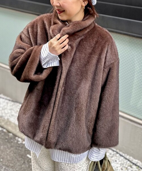 NOLLEY’S Sophi（ノーリーズソフィ）の「ECOPELフェイクファーショートコート（その他アウター・レディース・ダークブラウン/グレイッシュベージュ・38）」の5枚目の写真