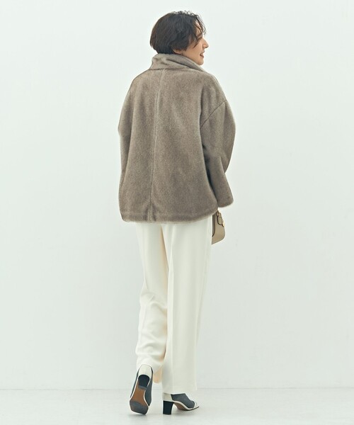 NOLLEY’S Sophi（ノーリーズソフィ）の「ECOPELフェイクファーショートコート（その他アウター・レディース・ダークブラウン/グレイッシュベージュ・38）」の21枚目の写真