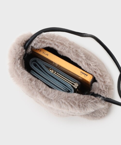 GALLEST（ギャレスト）の「フェイクファーポシェット（ショルダーバッグ・レディース・ダークブラウン系4/グレー/ブラック・00）」の13枚目の写真