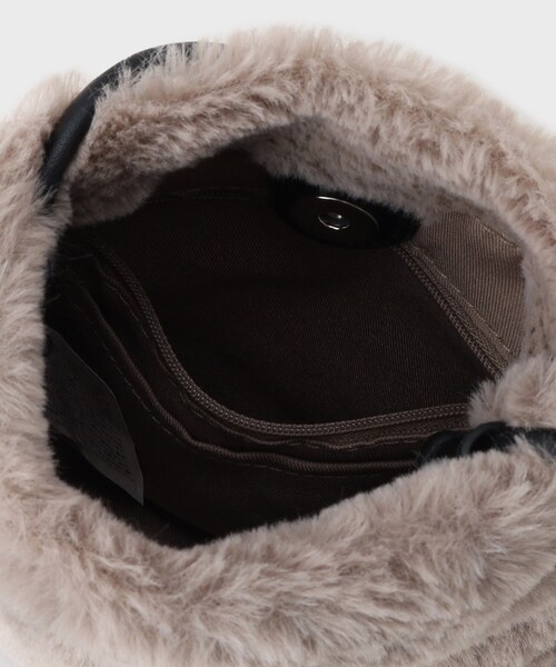 GALLEST（ギャレスト）の「フェイクファーポシェット（ショルダーバッグ・レディース・ダークブラウン系4/グレー/ブラック・00）」の14枚目の写真