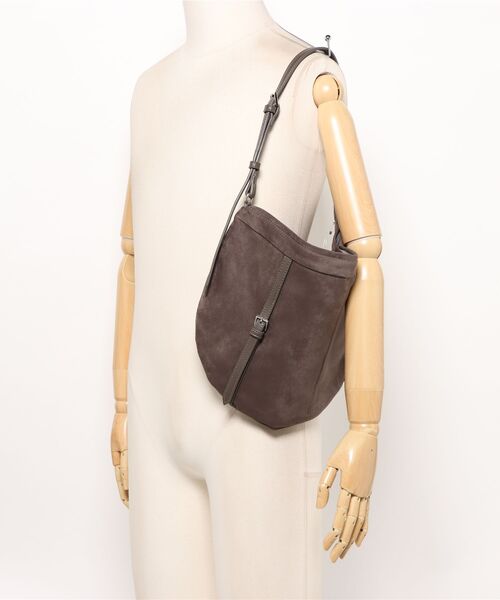 Knuth Marf（クヌースマーフ）の「Knuth Marf suede moon bag（ハンドバッグ・レディース・ブラウン/グレー・FREE）」の12枚目の写真