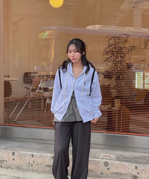 AECA（エイカ）の「EVERYDAY AECA CLOVER ZIP UP HOODIE-LIGHT GREY（パーカー・レディース・その他・LARGE/MEDIUM/SMALL/X-LARGE/W）」の12枚目の写真