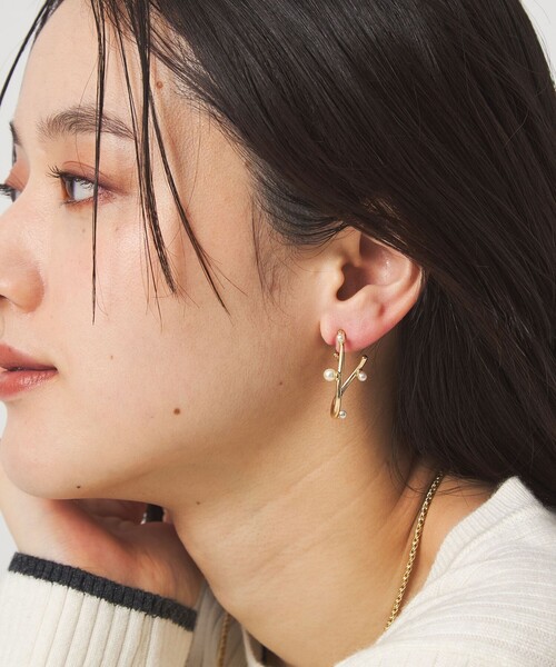 green label relaxing（グリーンレーベルリラクシング）の「ドロップフープ イヤリング（イヤリング・レディース・シルバー/ゴールド・FREE）」の3枚目の写真