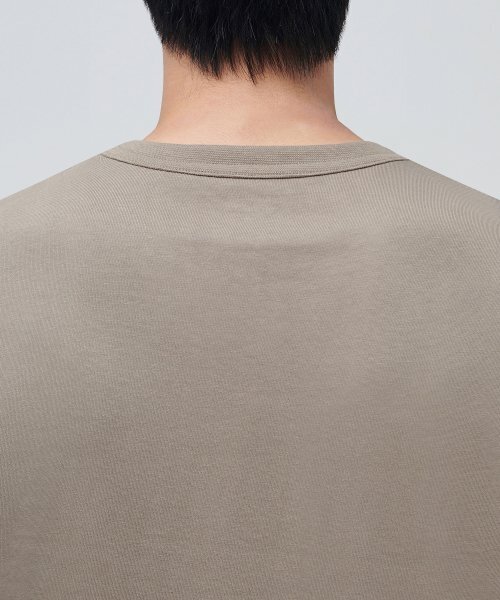 MUSINSA STANDARD（ムシンサスタンダード）の「リラックスフィットクルーネックTシャツ[ダークベージュ]（Tシャツ/カットソー・メンズ・その他・SMALL/MEDIUM/LARGE/XXX-LARGE）」の4枚目の写真