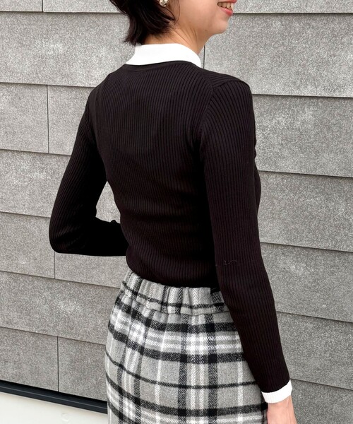 MICO COULIER（ミコクリエ）の「バイカラーリブ衿付きプルオーバーニット（ニット/セーター・レディース・ブラウン/ブラック/ライトグレー・38）」の15枚目の写真