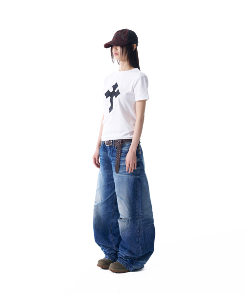 AAKAM（アーカム）の「VTG エンボ ウォッシュド デニムパンツ (ブルー)（デニムパンツ・レディース・その他・1/2）」の4枚目の写真