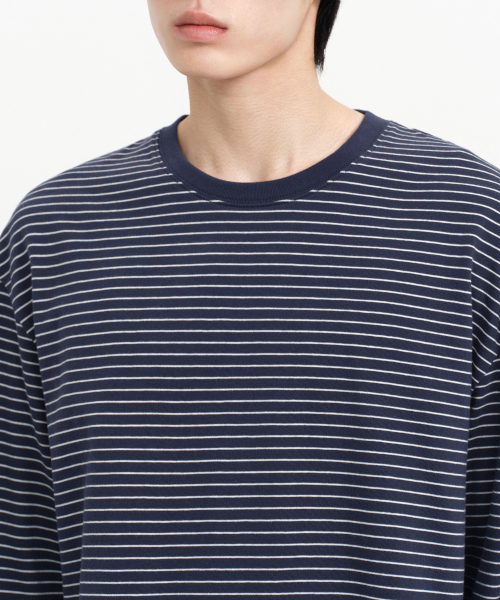 MUSINSA STANDARD（ムシンサスタンダード）の「ピンストライプリラックスド長袖Tシャツ[ネイビー/ホワイト]（Tシャツ/カットソー・メンズ・その他・SMALL/MEDIUM/LARGE/X-LARGE/XX-LARGE）」の4枚目の写真