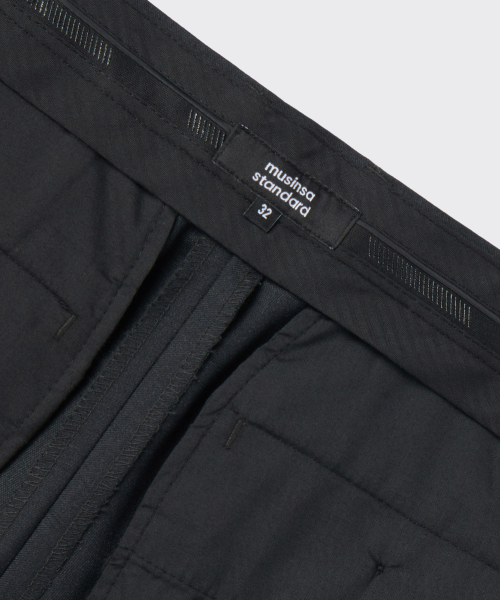 MUSINSA STANDARD（ムシンサスタンダード）の「ウールブレンドリラックステーパードヒドゥンバンディングクロップスラックス[チャコールグレー]（スラックス・メンズ・その他・26/27/28/29/30/31/32/33/34/36/38/40/42）」の4枚目の写真