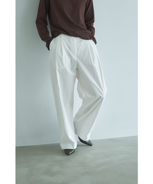 marjour（マージュール）の「COTTON NYLON TUCK WIDE PANTS（その他パンツ・レディース・チャコールグレー/オフホワイト・M）」の6枚目の写真