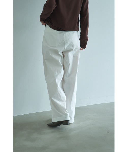 marjour（マージュール）の「COTTON NYLON TUCK WIDE PANTS（その他パンツ・レディース・チャコールグレー/オフホワイト・M）」の7枚目の写真