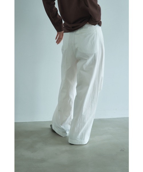 marjour（マージュール）の「COTTON NYLON TUCK WIDE PANTS（その他パンツ・レディース・チャコールグレー/オフホワイト・M）」の9枚目の写真
