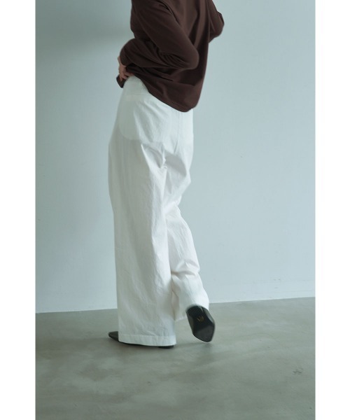 marjour（マージュール）の「COTTON NYLON TUCK WIDE PANTS（その他パンツ・レディース・チャコールグレー/オフホワイト・M）」の11枚目の写真