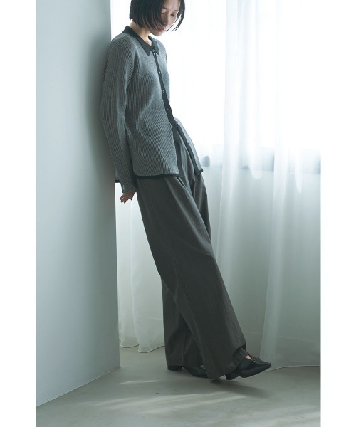 marjour（マージュール）の「COTTON NYLON TUCK WIDE PANTS（その他パンツ・レディース・チャコールグレー/オフホワイト・M）」の21枚目の写真