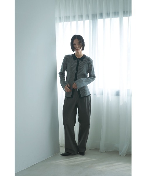 marjour（マージュール）の「COTTON NYLON TUCK WIDE PANTS（その他パンツ・レディース・チャコールグレー/オフホワイト・M）」の22枚目の写真