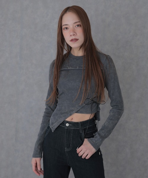 SUWDEE(スーディー)の「asymmetry hem eyelet tops(Tシャツ/カットソー・レディース・ブラック/グレー・FREE)」の2枚目の写真