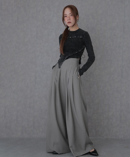 SUWDEE(スーディー)の「asymmetry hem eyelet tops(Tシャツ/カットソー・レディース・ブラック/グレー・FREE)」の5枚目の写真