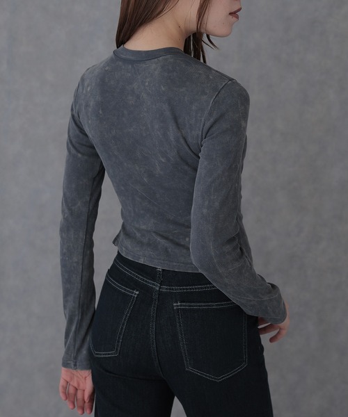 SUWDEE(スーディー)の「asymmetry hem eyelet tops(Tシャツ/カットソー・レディース・ブラック/グレー・FREE)」の4枚目の写真